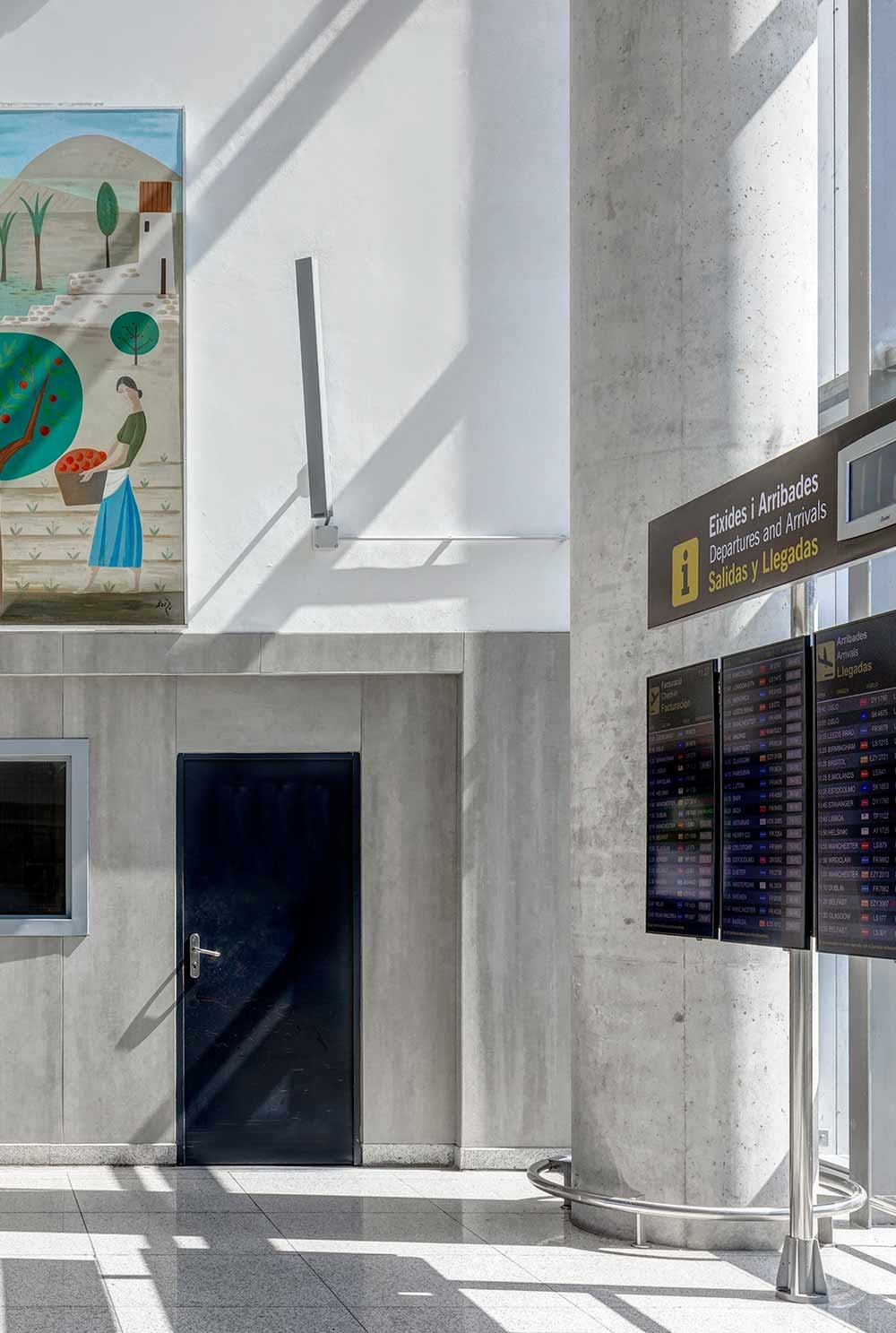 Alicante Airport - Access to the terminal and car park