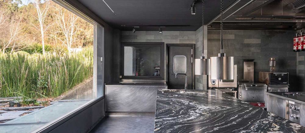 Restaurante & Hotel Pepe Vieira: Kitchen worktop