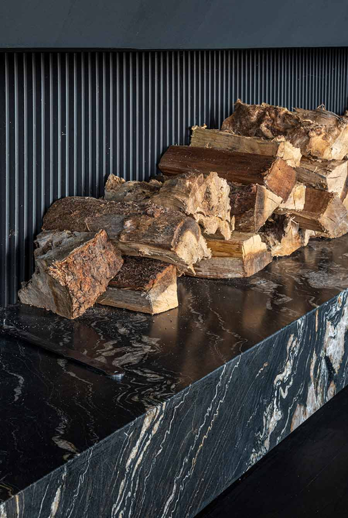 Restaurante & Hotel Pepe Vieira: Fireplace