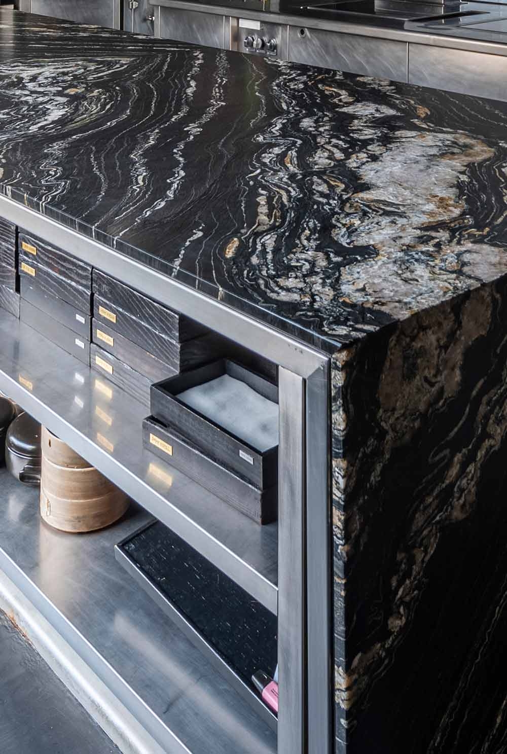 Restaurante & Hotel Pepe Vieira: Kitchen worktop