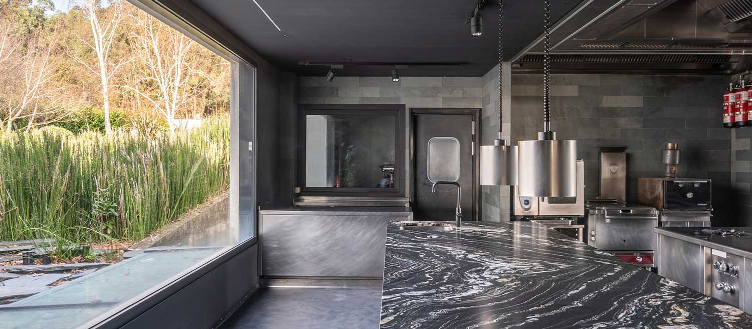 Restaurante & Hotel Pepe Vieira: Kitchen worktop