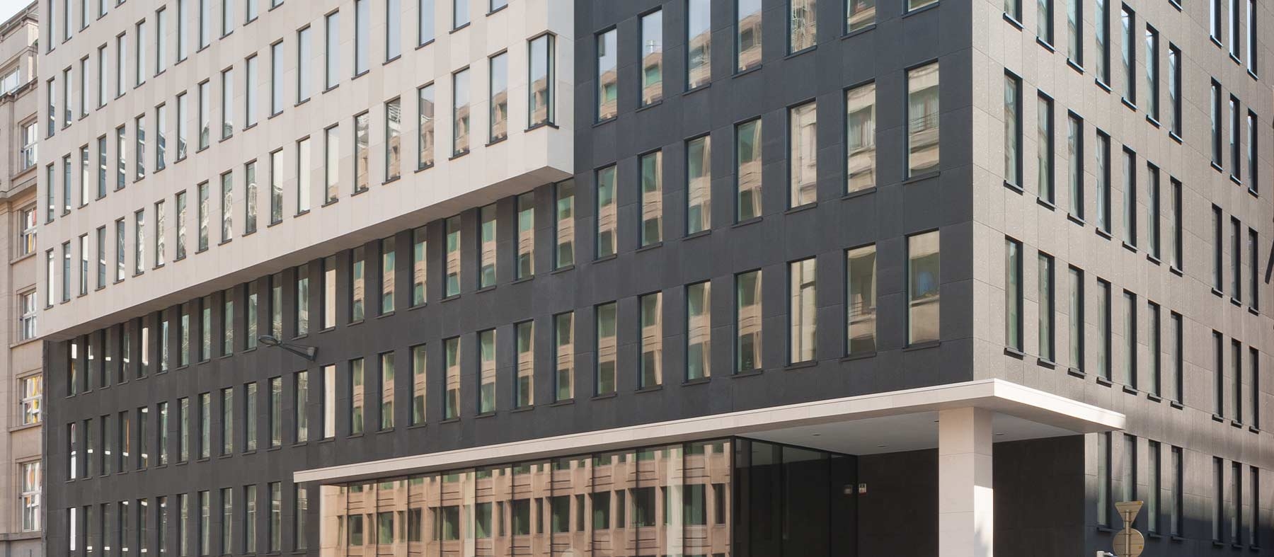 Belliard, 65 Building