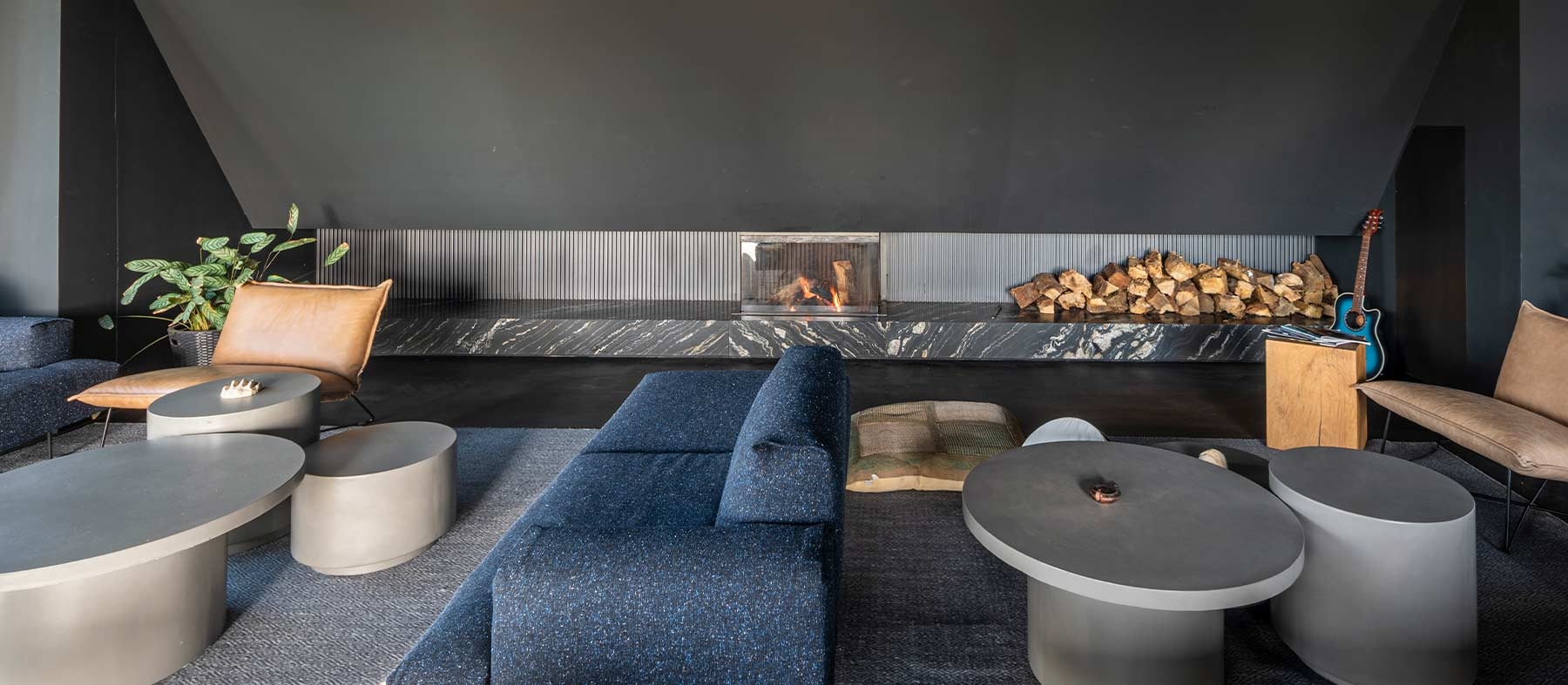 Restaurante & Hotel Pepe Vieira: Fireplace