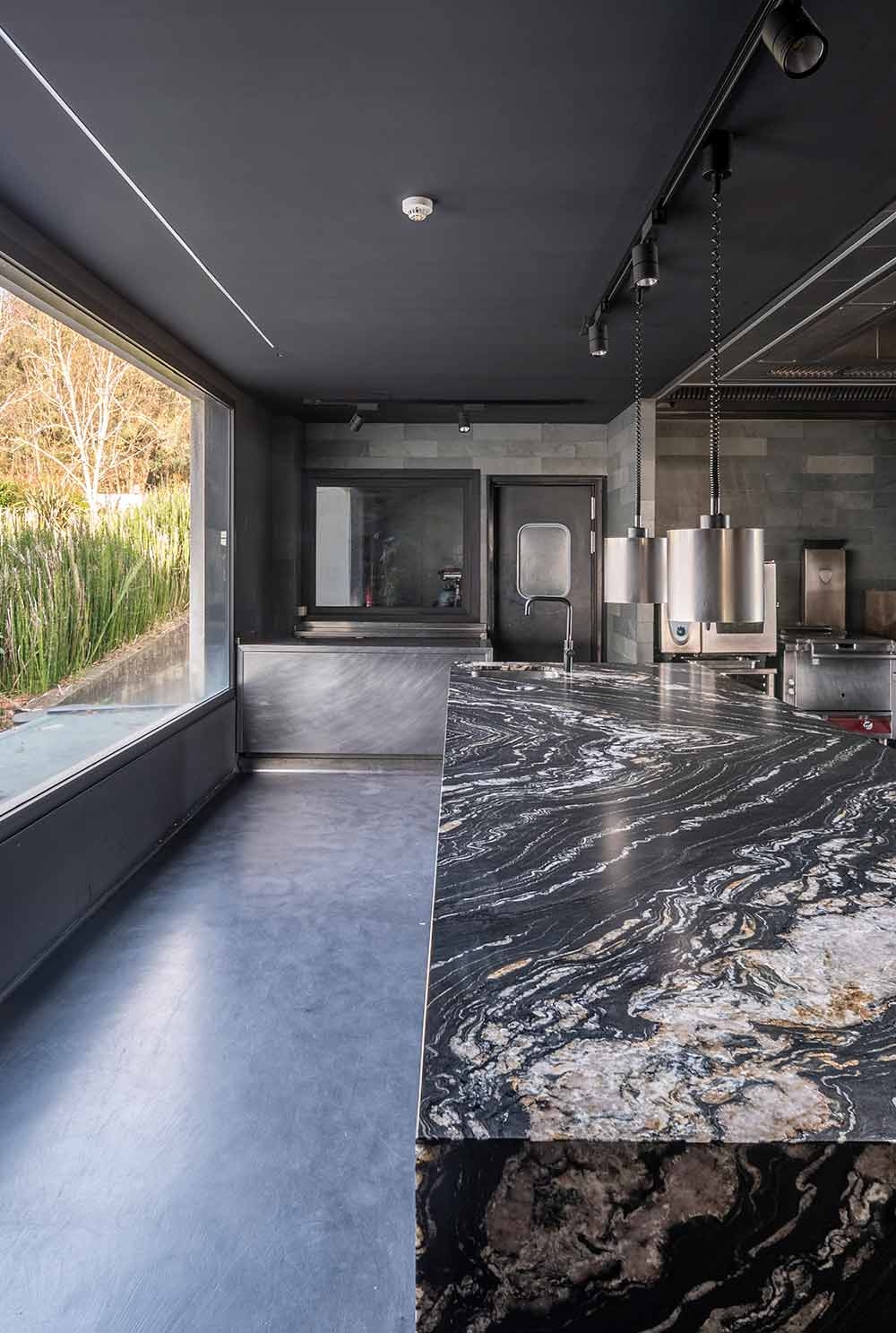 Restaurante & Hotel Pepe Vieira: Kitchen worktop
