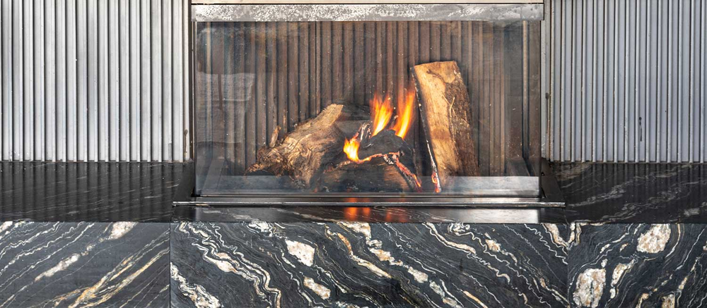 Restaurante & Hotel Pepe Vieira: Fireplace