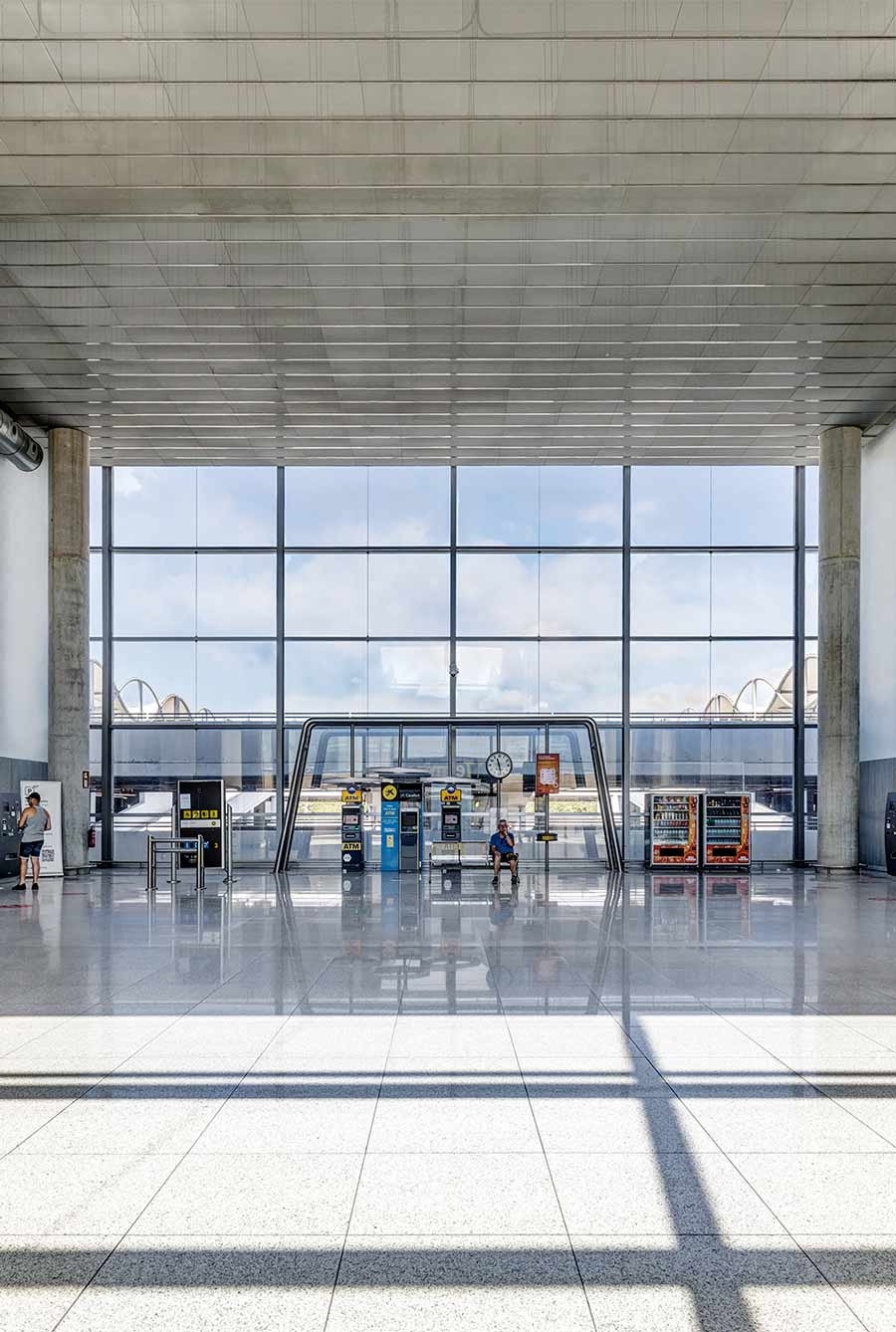 Alicante Airport - Access to the terminal and car park