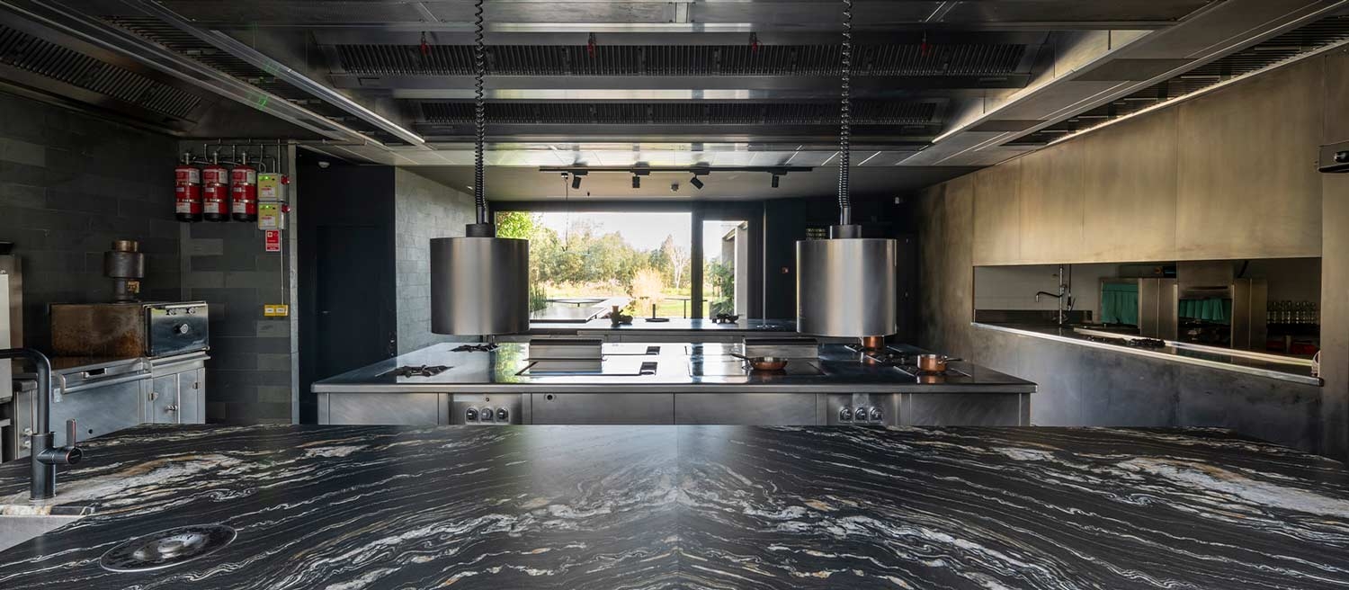 Restaurante & Hotel Pepe Vieira: Kitchen worktop