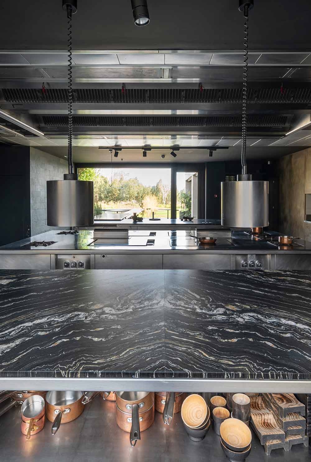 Restaurante & Hotel Pepe Vieira: Kitchen worktop